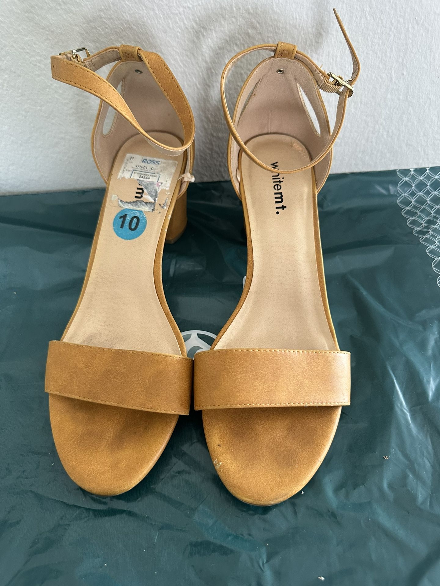 Women's White Mountain Sandals in Suede Mustard color. PU in BVille.