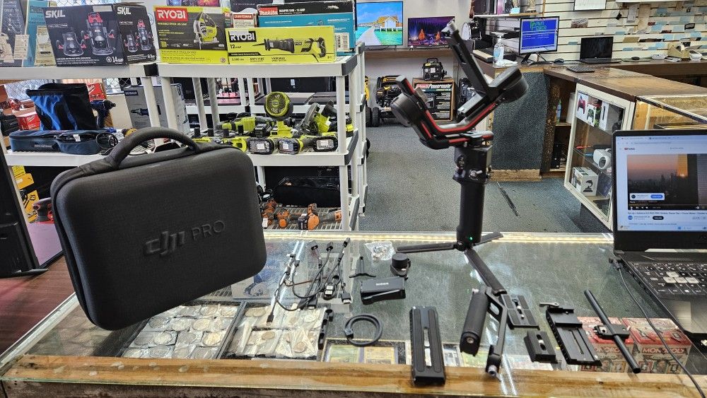 DJI Ronin RS 3 Pro Combo 3-Axis Gimbal Stabilizer EXCELLENT!!!