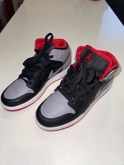 Air Jordan 1 Mid Black/Grey/Red – Size 6