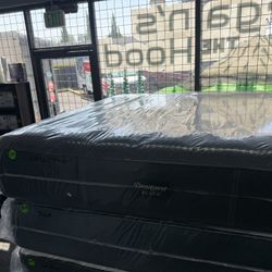 KING SIZE SIMMONS BEAUTYREST BLACK SERIES 3 (MEDIUM) MATTRESS & BOX SPRINGS BED SET