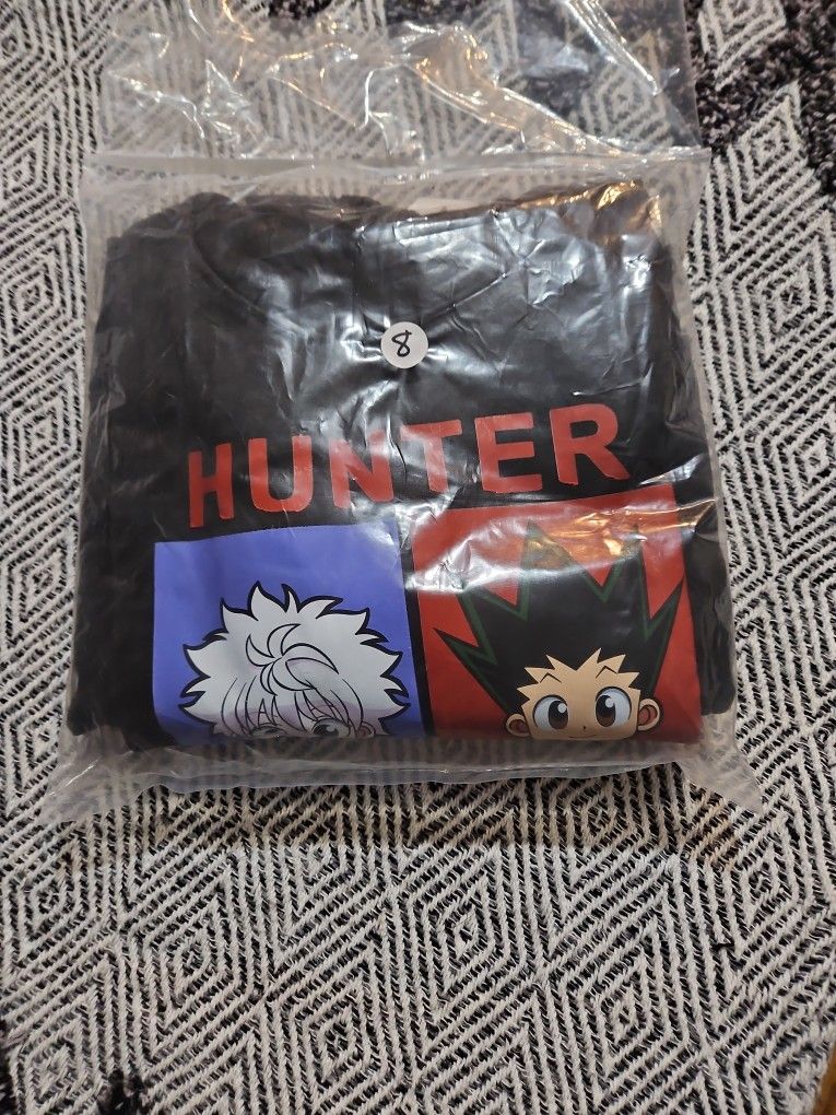 Boys Hunter Anime Sweatshirt Medium New