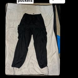 Black pants, big pockets, sintch waist, and ankles