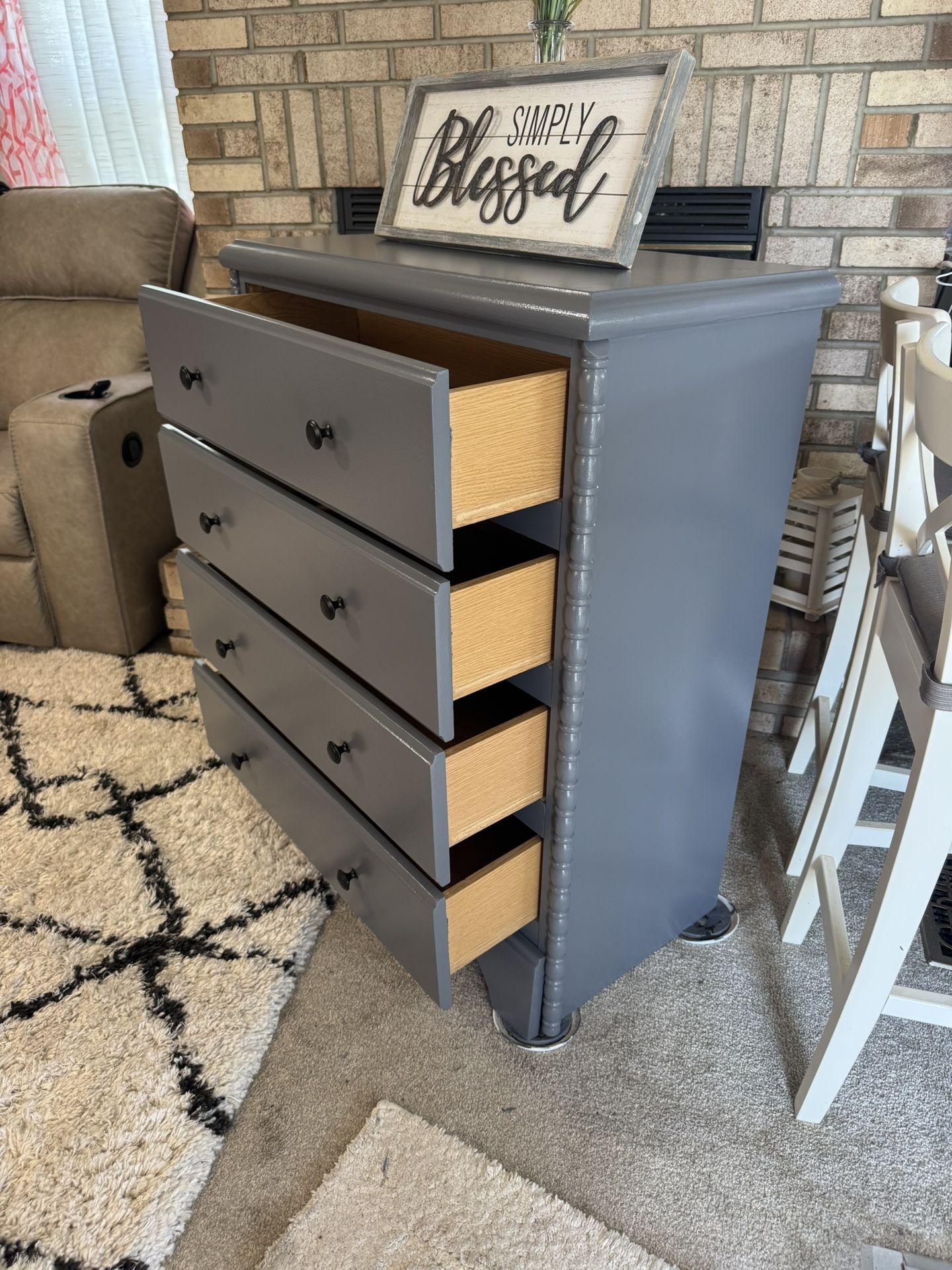 ✨✨ GORGEOUS GRAY SHORTER 4 DRAWER DRESSER ✨✨