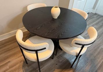 Round Dining Table with 4 Chairs