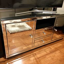 Modern tv stand excellent condition (tv not included)