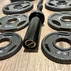  🕺🏽$30 Off Father’s day NO HOLD’S NEW Olympic Black Curl Bar With Pairs From 5s To 35s [total: 175 lbs)