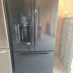 BLACK 3DR REFRIGERATOR 