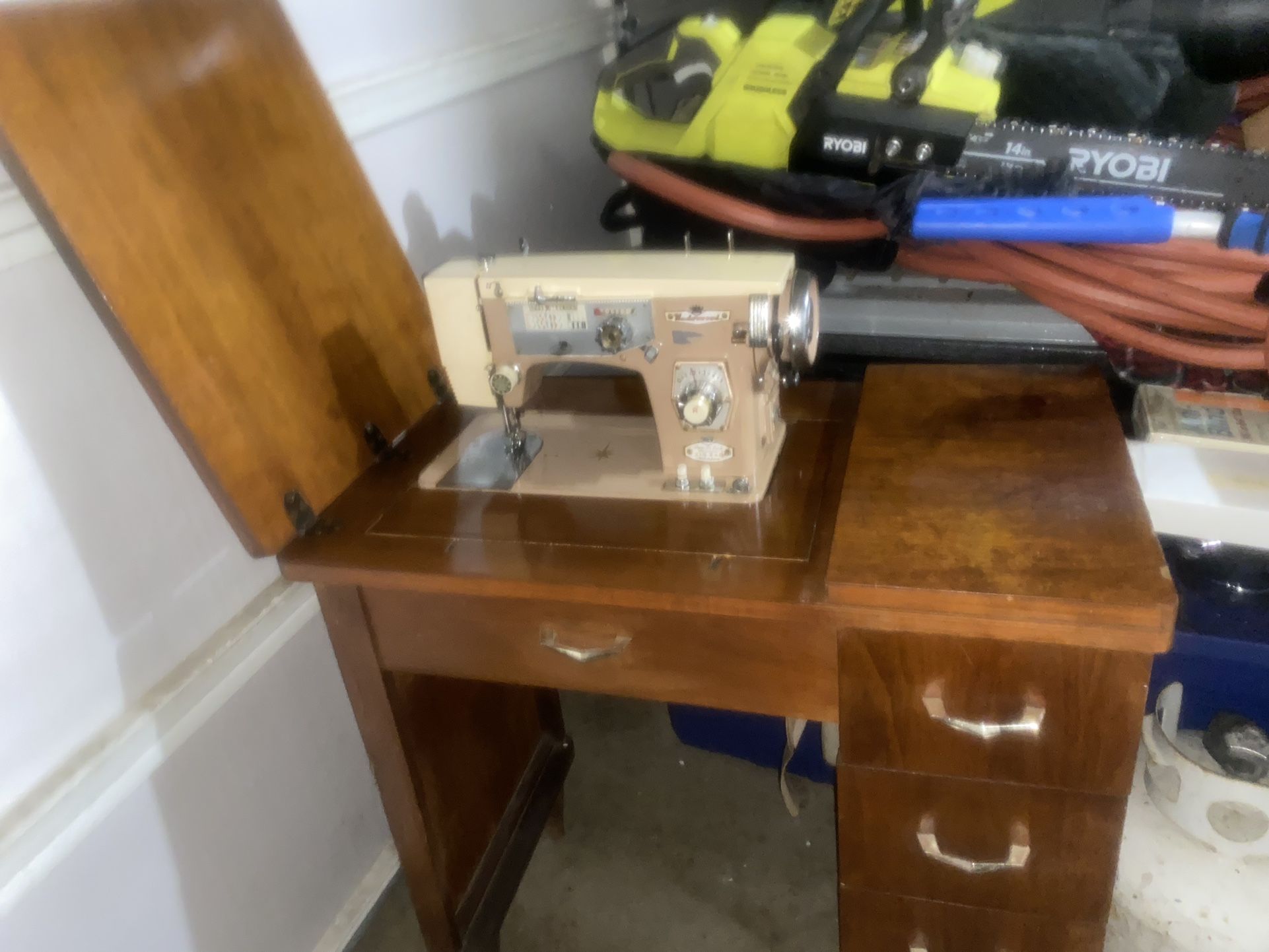 Vintage Singer Underwood 142B Dynamic Zig zag Sewing Machine Mcm Cabinet W/attachments/manual
