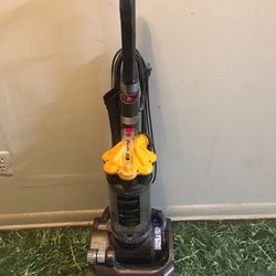 Dyson Dc33 Bagless Vacuum Cleaner