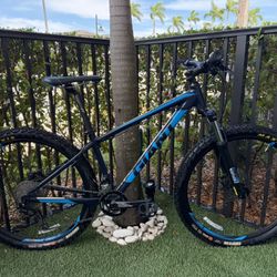 Giant Talon 2 27.5” Mountain Bike