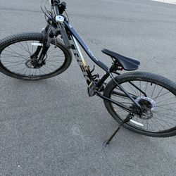 2023 Trek Marlin 5 