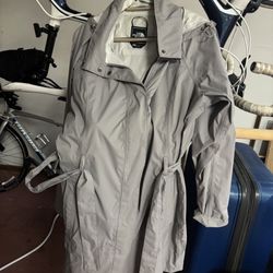 low Price Moving- RARE $290 + tax Retail WOMENS NORTH FACE WATERPROOF TRENCH