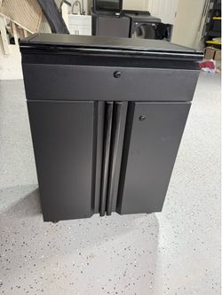 Husky tool storage cabinet