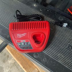 Milwaukee M12 Charger 