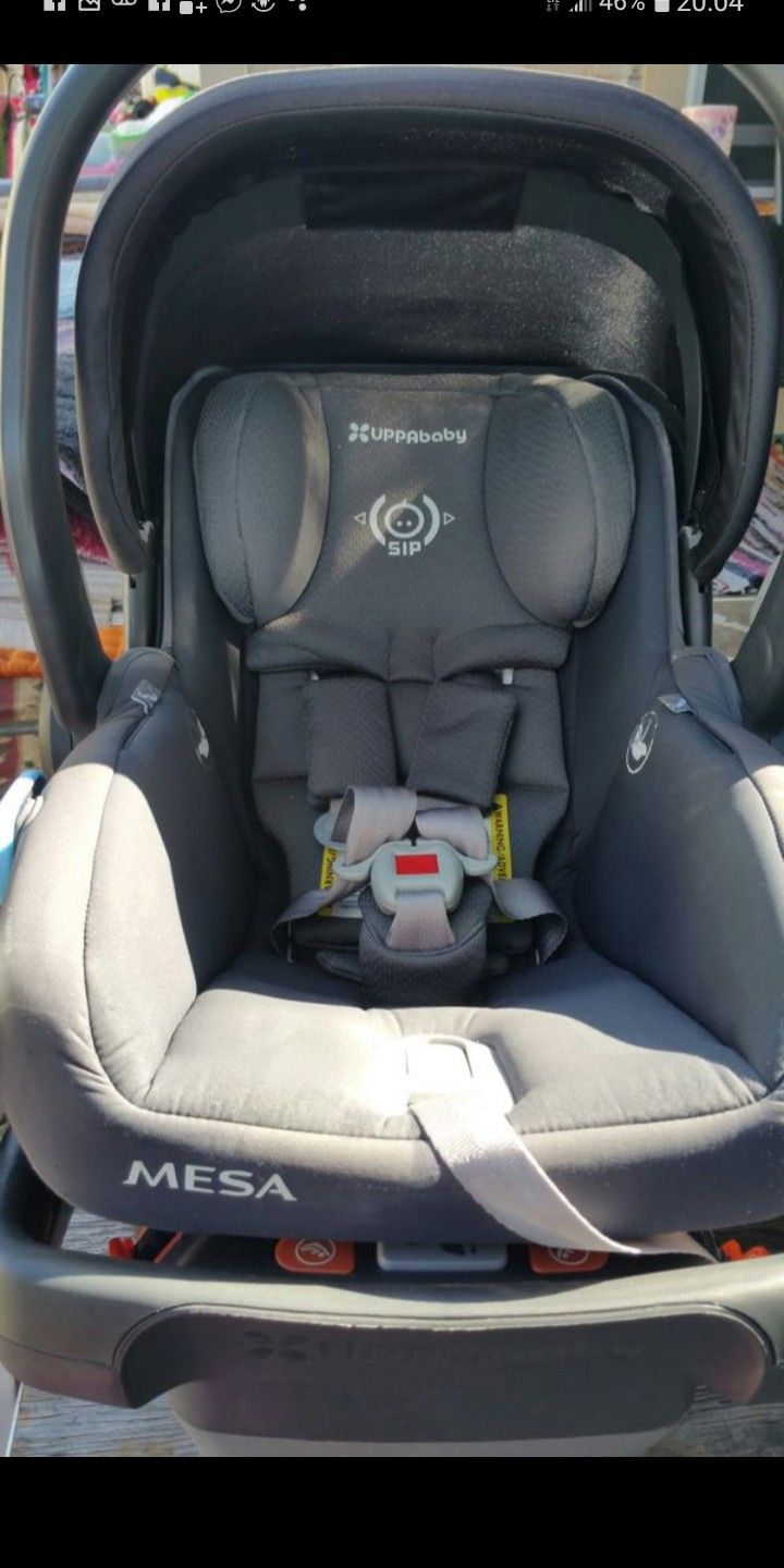Uppababy mesa infant car seat with base