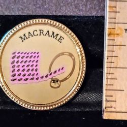 Macrame Gold Tone Vintage Collectible Lapel Pin A-1