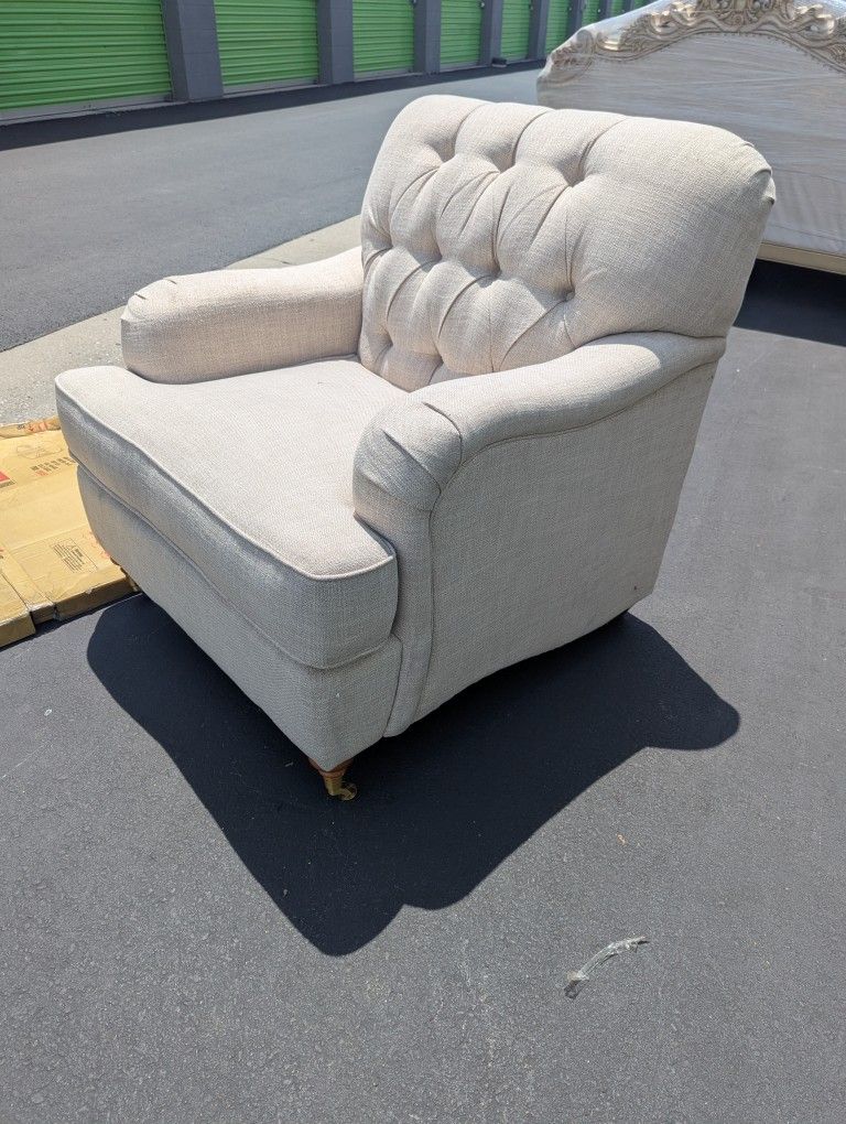 Individual armchair