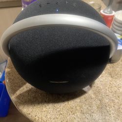 Harman Kardon Onyx Studio 8