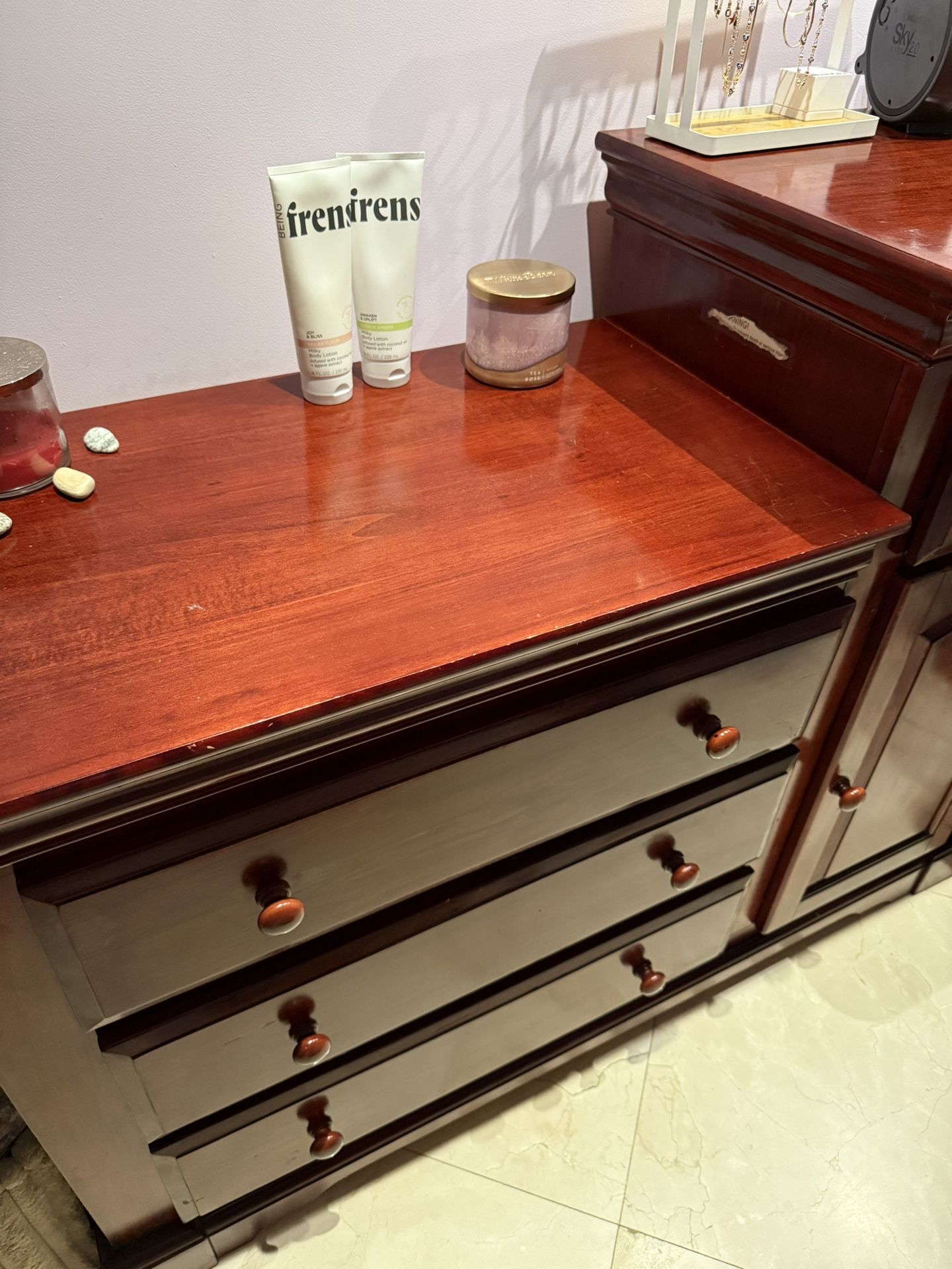 DRESSER