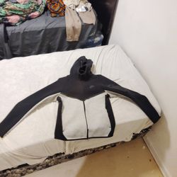 black and gray Nike tech 