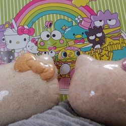 Creme Hello Kitty Bath Bombs ✨