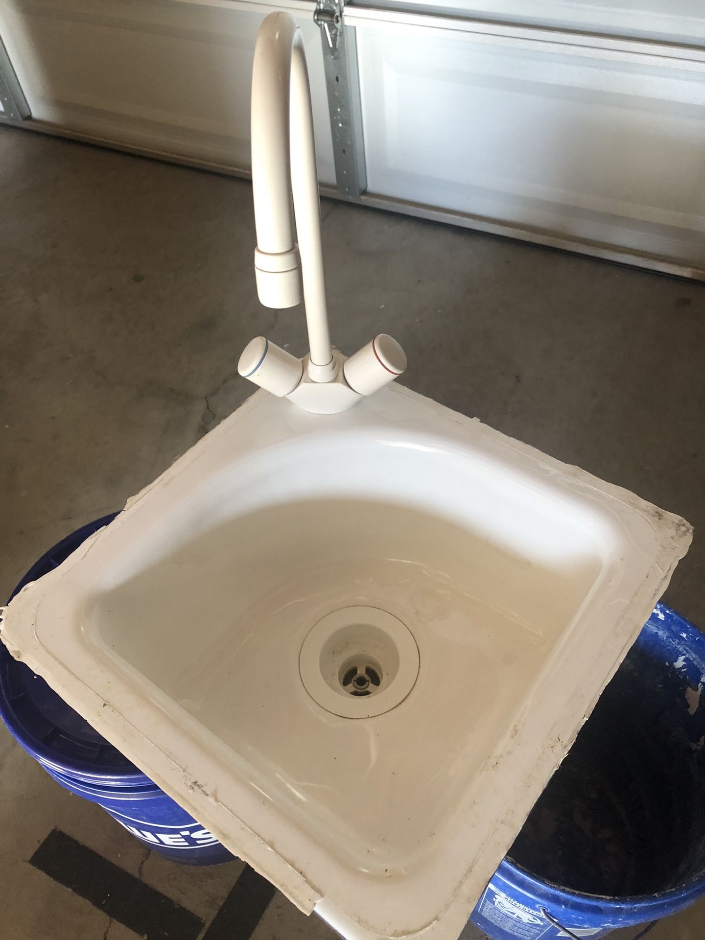 Kohler Small Sink And Faucet