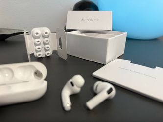 Apple AirPods Pro with Charging Case