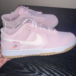 Nike Dunks Pink