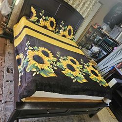 Very Nice Queen Size Platform Bed Frame With Mattress And Drawers