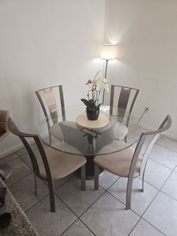 Dinning glass table.