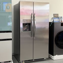 Frigidaire Side By Side 26 Cubic Feet Refrigerator Brand New