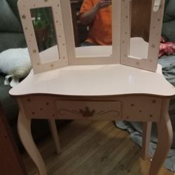 Girls Makeup Desk