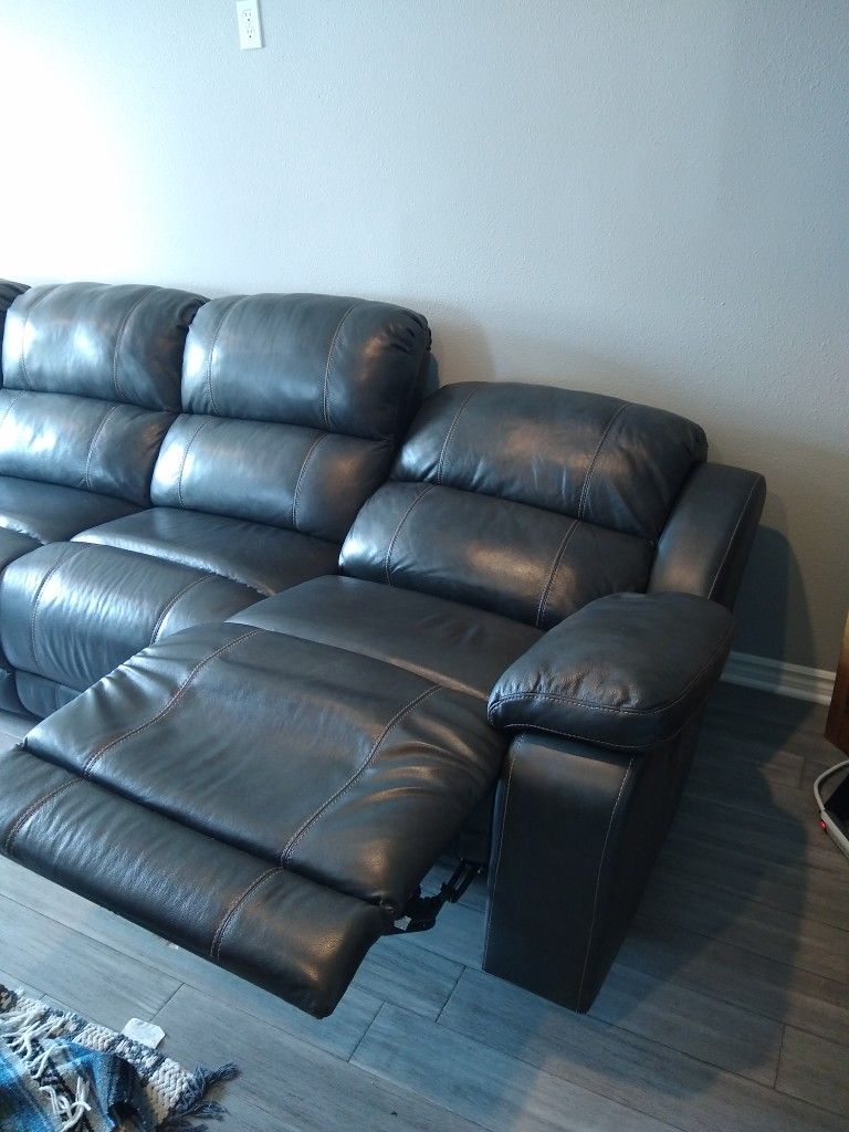 Extra Long Leather Sofa w/ Pushbutton Recliners for Sale in Cypress