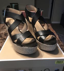 🖤❣️BEAUTIFUL BLACK LEATHER MICHAEL KORS WEDGE SANDALS ❣️🖤