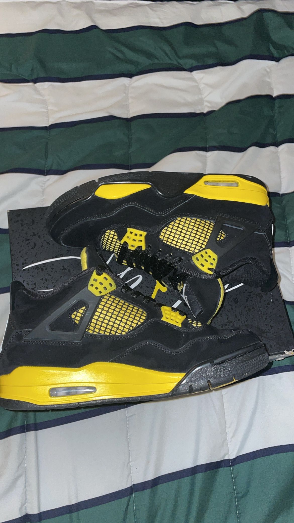Jordan 4 yellow thunder