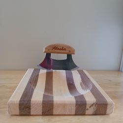 New Alaska Cutting Board With Curved Knife 