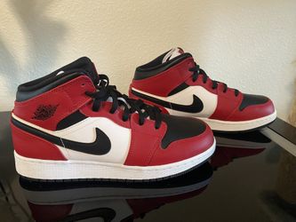Jordan Youth Air 1 Mids (obo)
