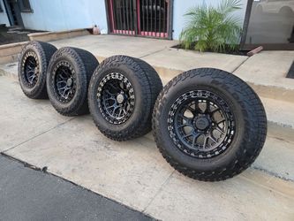 17" LOCK rims w/ 32" Falken Wildpeak Tires