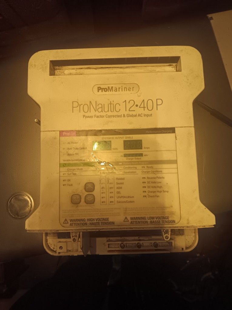 Battery Charger. Pro-Nautic 4 Battery Station