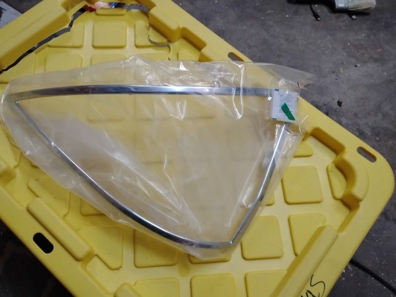 2000 -2005 Chrome Headlight/Taillight Trim