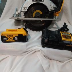 Brushless DeWalt 6 1/2" Cordless Circular Saw w/charger & 5AH battery