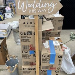 Ton Of Wedding Decor *not Free*
