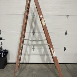 8 Ft Fiberglass Ladder 