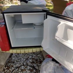 Mini Fridge 