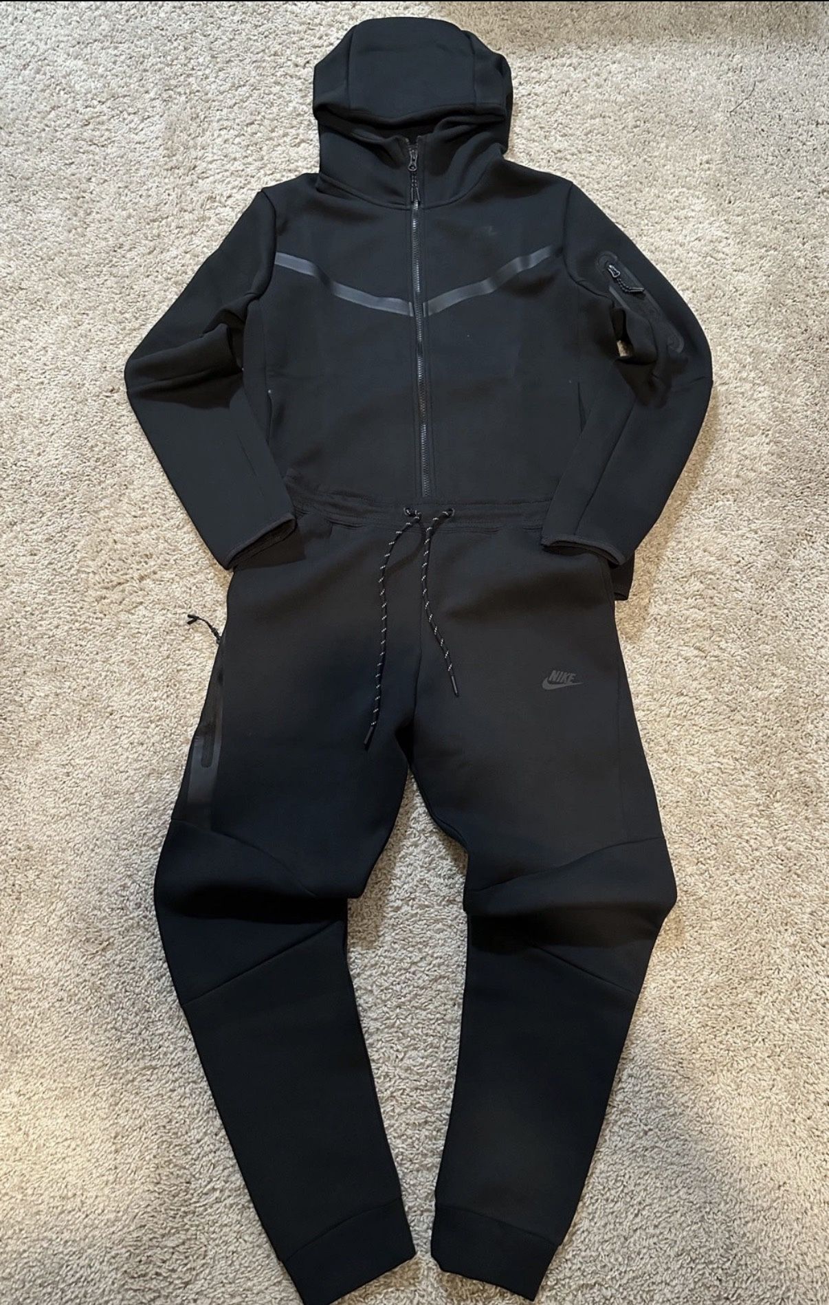 Nike Tech Fleece Black Tracksuit Full Set size Large (Brand New)