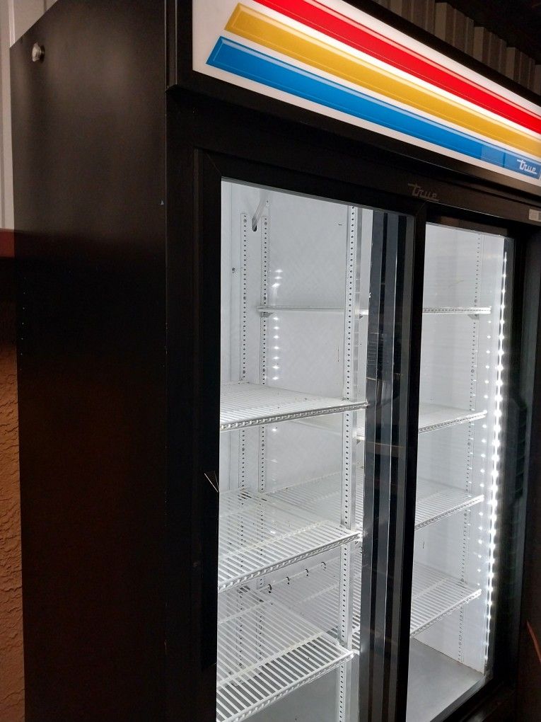 Commercial Refrigerator TRUE BRAND