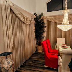 🚨 Must Sell! Elegant Glass Dining Table Set with 6 Chairs