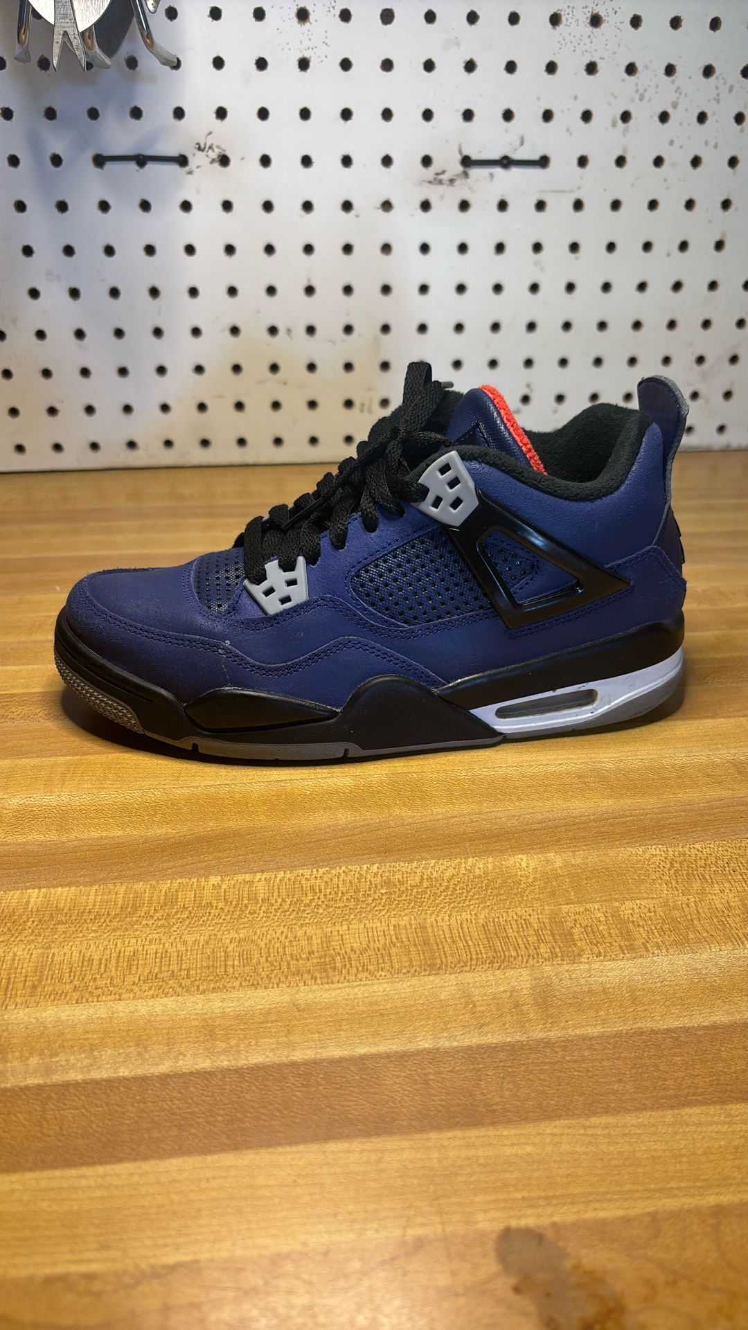 Air Jordan Retro WNTR BG