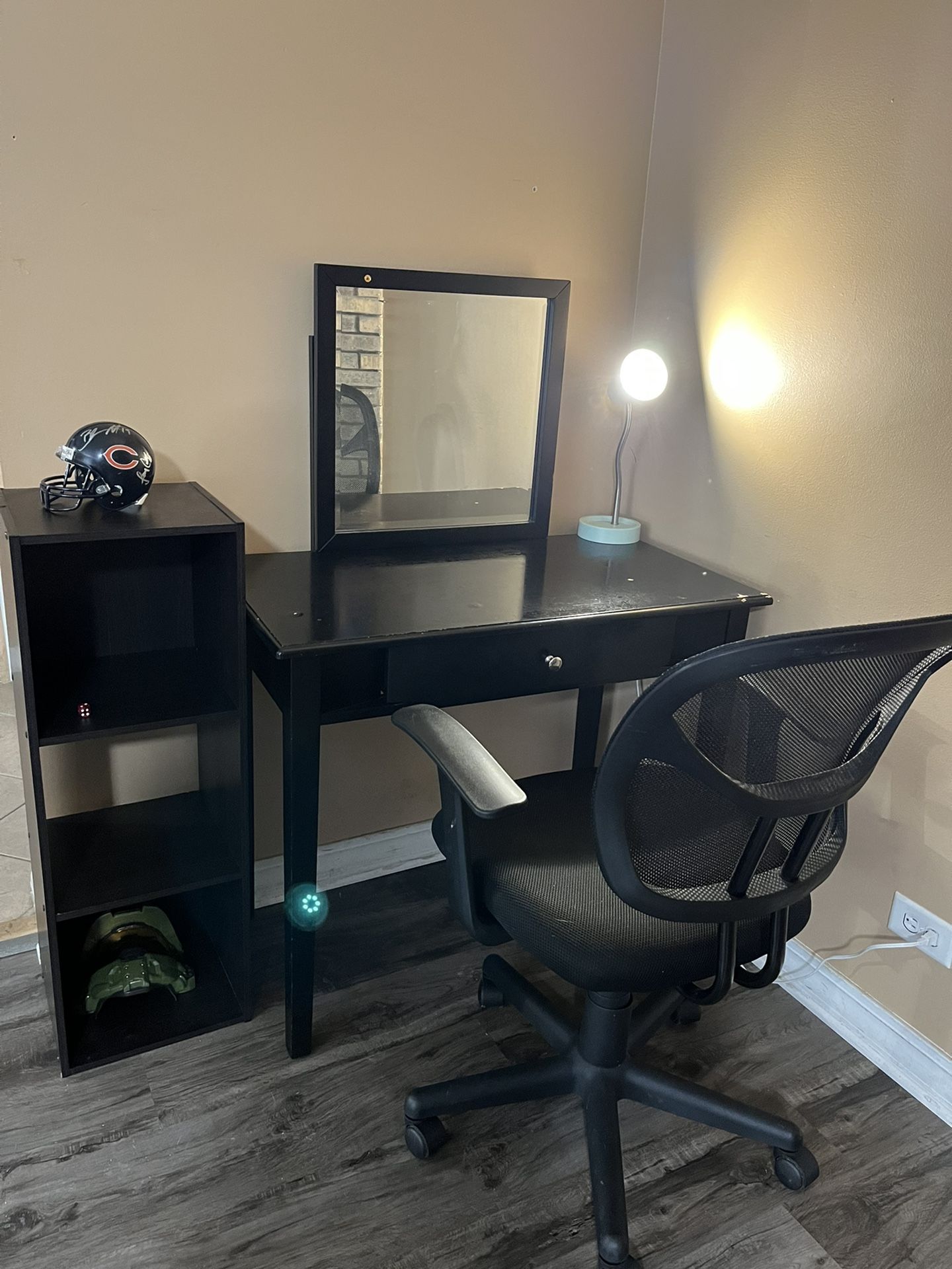 Desk With Mirror