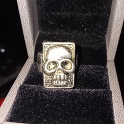 Must Pick Up Men's Pinky Skull Ring Not Real 